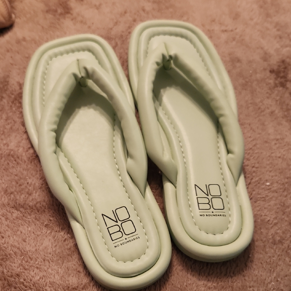 NEW No Boundaries Green Sandals with Cushioned Footbed
